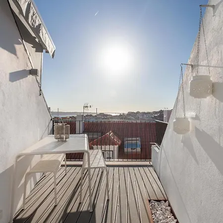 Alfama Charming With Amazing River View And Terrace דירה