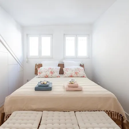 Alfama Charming With Amazing River View And Terrace 리스본