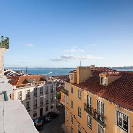 Alfama Charming With Amazing River View And Terrace 아파트 리스본